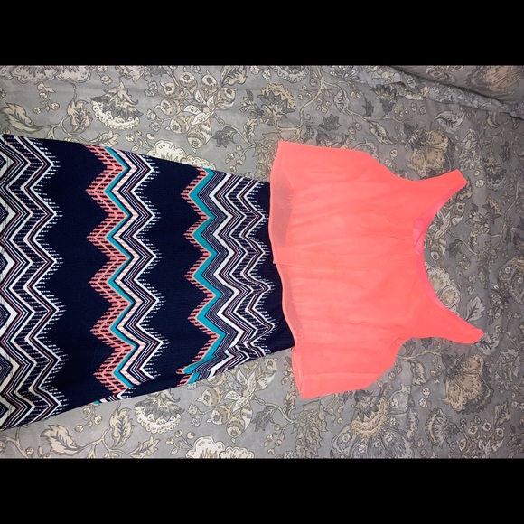 A dress - Picture 1 of 2